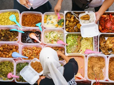 Streetfoodmarknad på Borneo i Malaysia