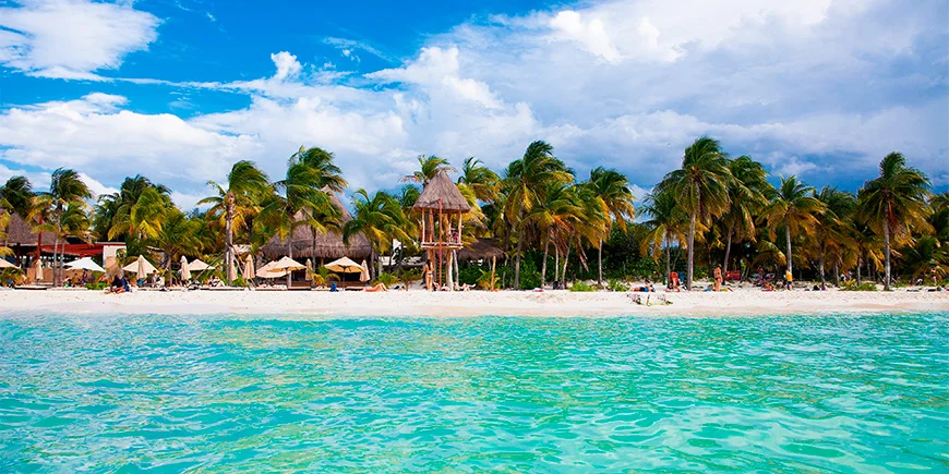 Playa Norte på Isla Mujeres sett från vattnet.
