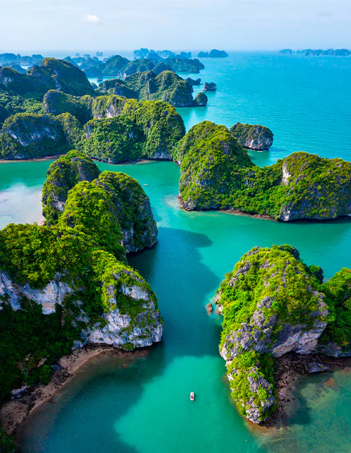 Utsikt över Ha Long-bukten i norra Vietnam